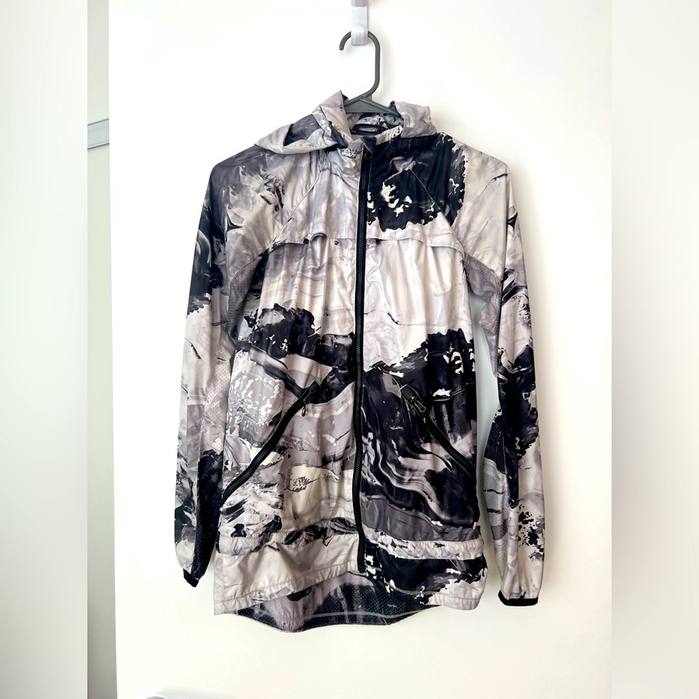 Lululemon light running jacket XS
